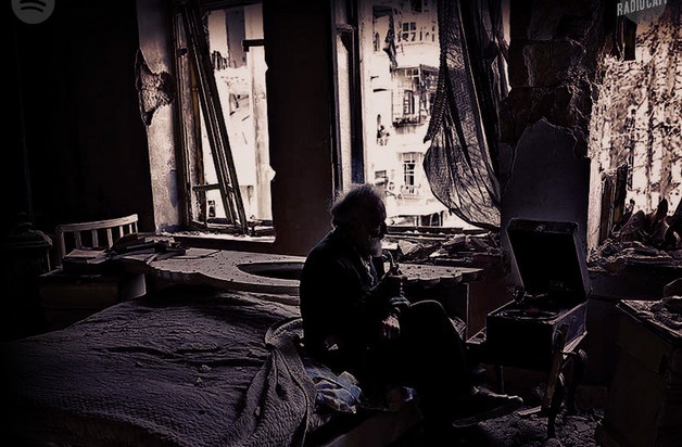 5 RAZONES PARA ESCUCHAR RADIO CAFF